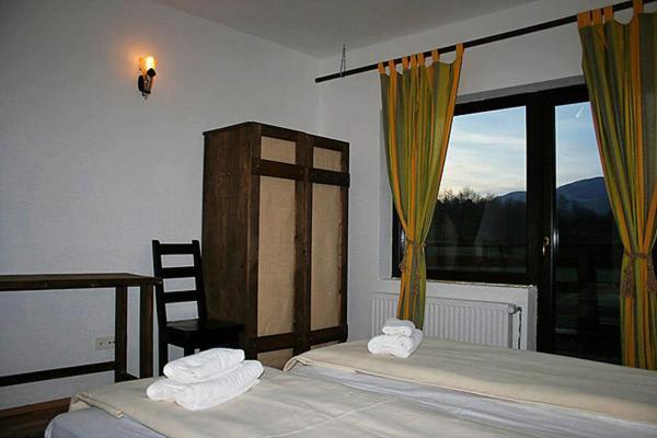 Taverna Pietrei Craiului Zărneşti Extérieur photo